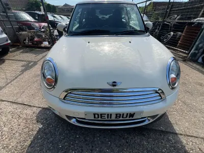 Used Mini Cooper D Hatch 2011 White Hatchback