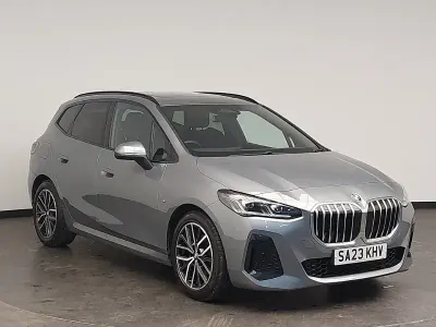 Begagnad BMW 220 M Sport 156 HK (114 kW) 2023 Grå Halvkombi