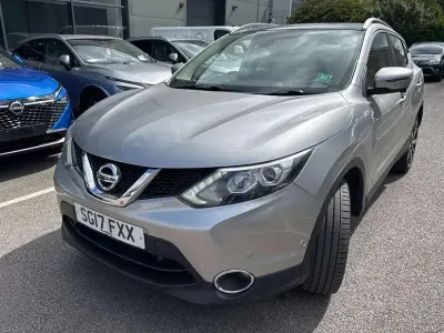 Used Nissan Qashqai Tekna 113 HP (83 kW) 2017 Silver SUV