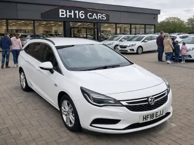 Used Vauxhall Astra 2018 White Estate