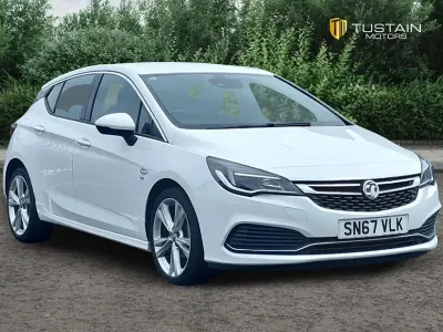 Used Vauxhall Astra SRi 150 HP (110 kW) 2017 White Hatchback