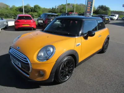 Begagnad Mini Cooper Hatch 2016 Orange Halvkombi
