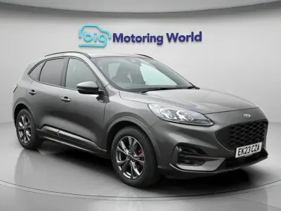 Usado Ford Kuga ST-Line 150 HP (110 kW) 2023 Cinzento SUV