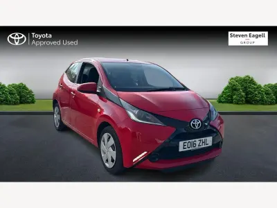 Used Toyota Aygo X-play 69 HP (50 kW) 2016 Red Hatchback