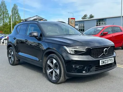 Begagnad Volvo XC40 Ultimate 197 HK (144 kW) 2023 Svart SUV
