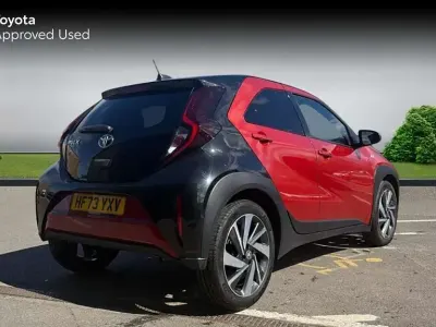 Used Toyota Aygo X 72 HP (52 kW) 2023 Chilli red bitone SUV