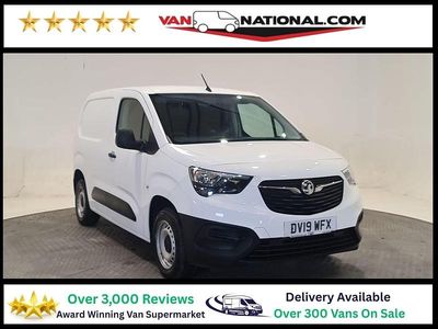 Second-hand Vauxhall Combo Edition 100 CP (73 kW) 2019 Alb Monovolum