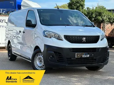 Used Peugeot Expert Premium 142 HP (104 kW) 2022 White Van