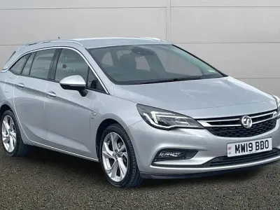 Usado Vauxhall Astra SRi 150 HP (110 kW) 2019 Prateado Carrinha