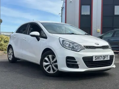 Used Kia Rio 74 HP (54 kW) 2017 White Hatchback