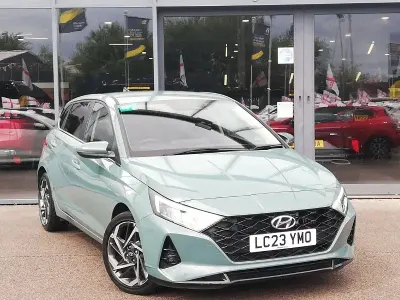 Used Hyundai i20 Premium 100 HP (73 kW) 2023 Green Hatchback