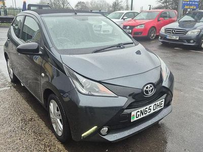 Usado Toyota Aygo x-press 69 HP (50 kW) 2015 Cinzento Citadino