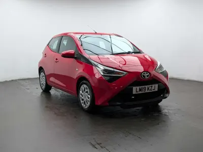 Used Toyota Aygo X-play 72 HP (52 kW) 2019 Red Hatchback