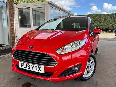 Used Ford Fiesta Zetec 82 HP (60 kW) 2016 Red Hatchback
