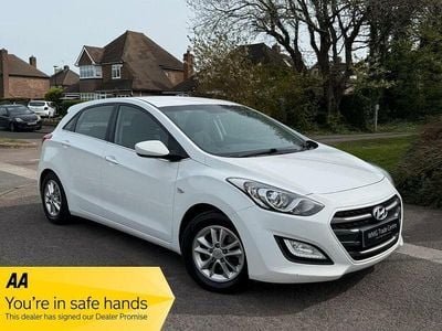 Used Hyundai i30 SE 110 HP (80 kW) 2016 White Hatchback