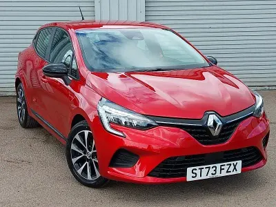 Used Renault Clio Evolution 90 HP (66 kW) 2023 Red Hatchback