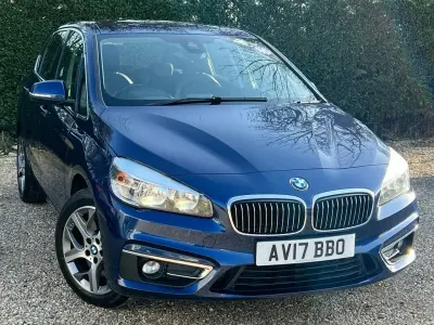 Begagnad BMW 225 Luxury Line 231 HK (169 kW) 2017 Blå Minibuss