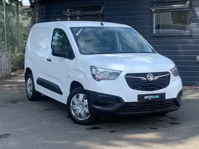 Used Vauxhall Combo 100 HP (73 kW) 2021 White MPV