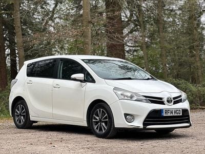 Usado Toyota Verso 110 HP (80 kW) 2014 Branco Monovolume