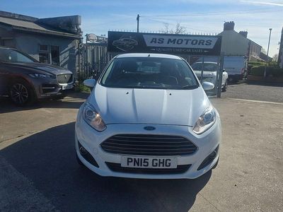 Usado Ford Fiesta Zetec 82 HP (60 kW) 2015 Branco Citadino