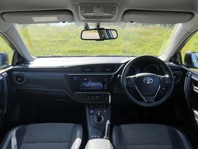 Toyota Auris Hybrid