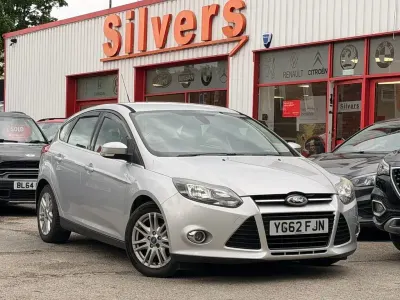 Używany Ford Focus Titanium 105 KM (77 kW) 2012 Srebrny Hatchback