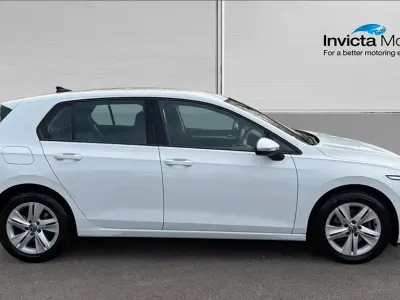 Second-hand VW Golf VIII Life 150 CP (110 kW) 2023 Alb Hatchback