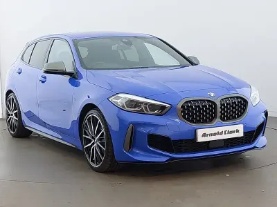 Usado BMW M135 Comfort Edition 306 CV (225 kW) 2021 Azul Utilitario