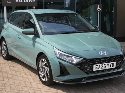 Used Hyundai i20 Advanced 101 HP (74 kW) 2025 Green Hatchback