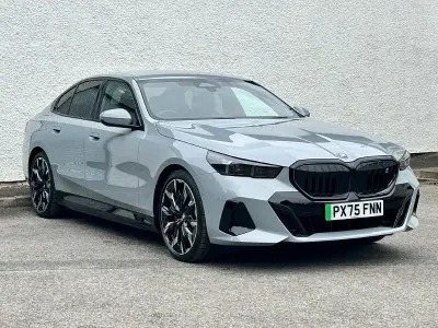 Usado BMW i5 M Sport 250 kW (340 CV) 2025 Gris Berlina