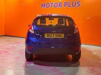 Usado Ford Fiesta Zetec 100 HP (73 kW) 2017 Azul Citadino