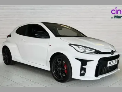 Używany Toyota Yaris 257 KM (189 kW) 2021 Biały Hatchback