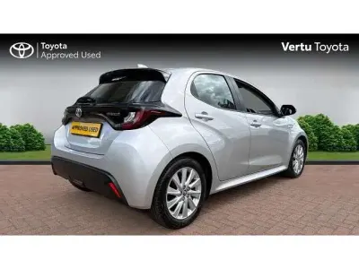Used Toyota Yaris Hybrid 113 HP (83 kW) 2021 Silver Hatchback