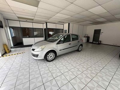 Usado Renault Clio II Expression 68 HP (50 kW) 2007 Prateado Citadino