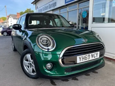 Usado Mini Cooper Classic 136 CV (100 kW) 2019 Verde Utilitario