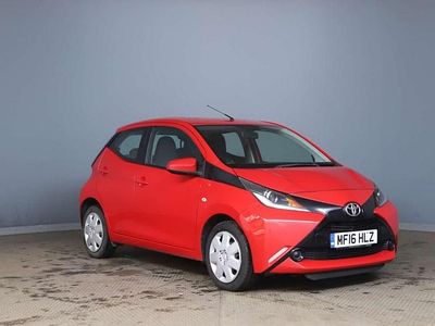 Used Toyota Aygo X-play 68 HP (50 kW) 2016 Red Hatchback