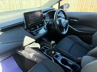 Używany Toyota Corolla 116 KM (85 kW) 2019 Srebrny Hatchback