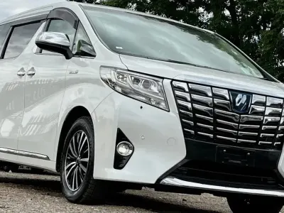 Used Toyota Alphard Executive 190 HP (139 kW) 2024 White MPV