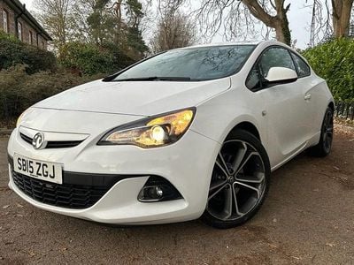 Used Vauxhall Astra GTC Edition 200 HP (147 kW) 2015 White Coupe