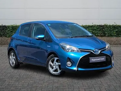 Used Toyota Yaris 101 HP (74 kW) 2016 Blue Hatchback