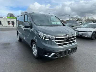 Used Renault Trafic 150 HP (110 kW) 2024 Highland grey MPV