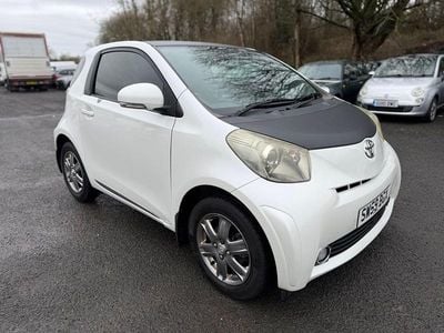Used Toyota iQ 68 HP (50 kW) 2009 White Hatchback
