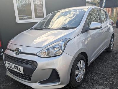 Usado Hyundai i10 SE 87 HP (63 kW) 2018 Prateado Citadino