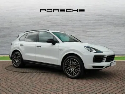 Usado Porsche Cayenne Platinum Edition 456 HP (335 kW) 2022 Branco SUV