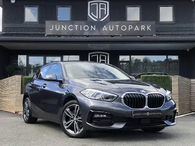 Usado BMW 118 Sport Line 2021 Gris Utilitario