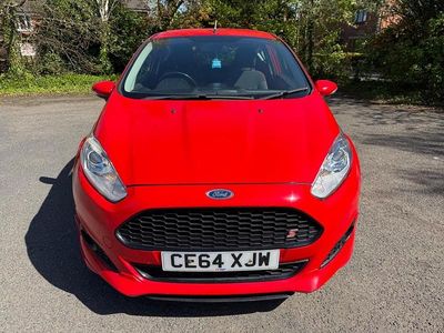 Used Ford Fiesta Zetec 95 HP (69 kW) 2014 Red Hatchback