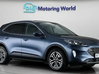 Begagnad Ford Kuga Titanium 120 HK (88 kW) 2020 Blå SUV