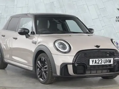 Begagnad Mini Cooper Hatch 134 HK (98 kW) 2023 Grå Halvkombi