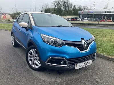 Used Renault Captur Dynamique 90 HP (66 kW) 2014 Blue/cream SUV