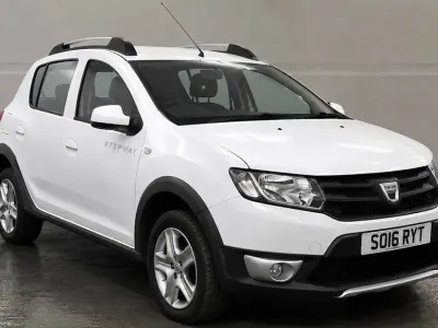 Usado Dacia Sandero Ambiance 90 CV (66 kW) 2016 Blanco Utilitario